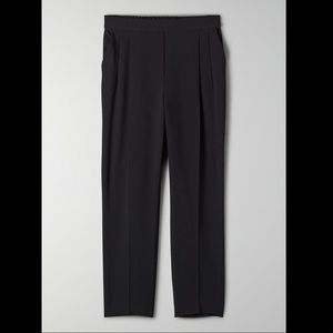 Black Aritzia Cohen cropped size 6